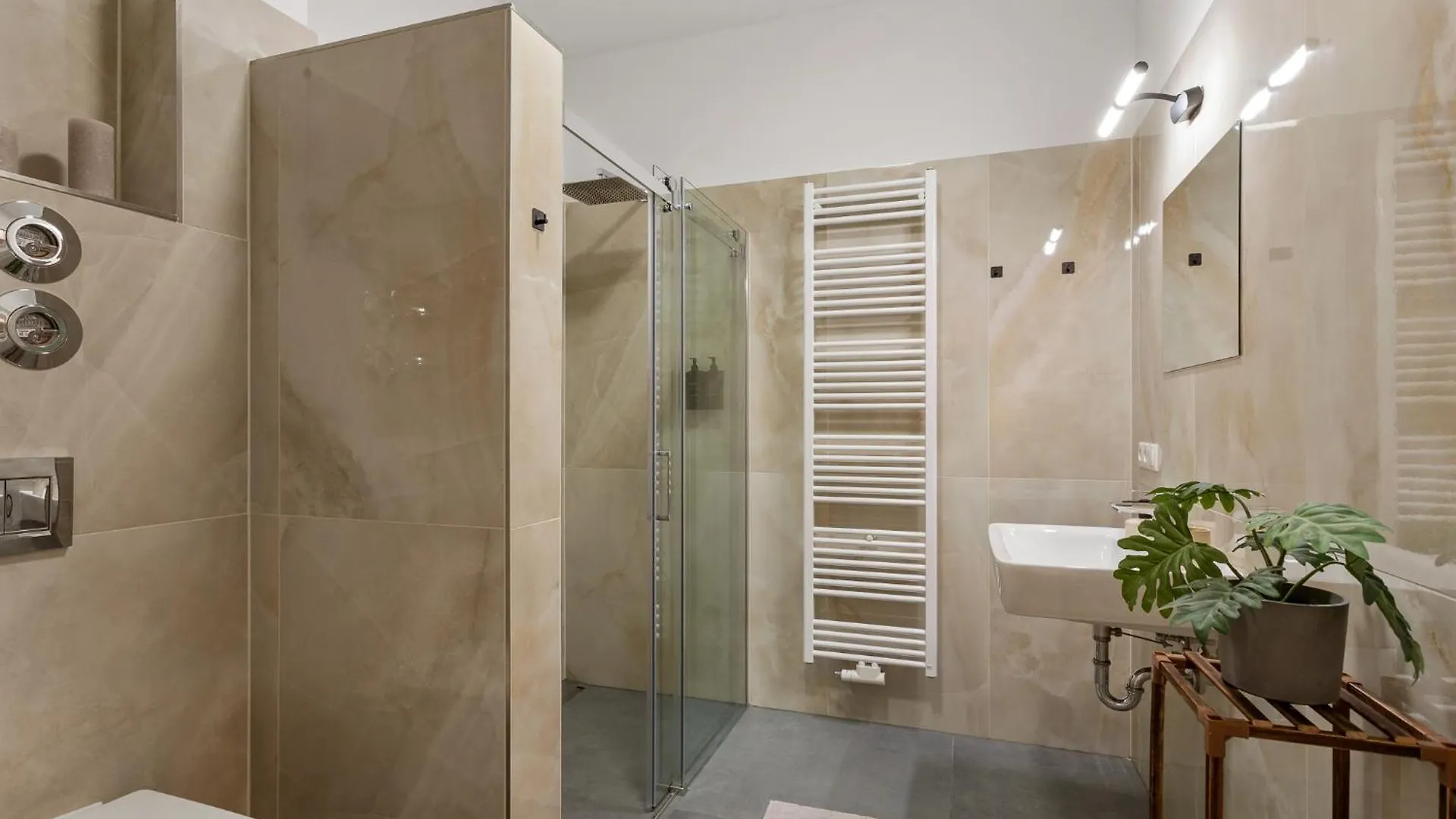 Mt Living - Private Terasse - Whirlpool Apartment Aschaffenburg